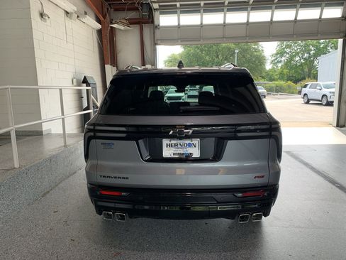 New 2026 Chevrolet Traverse RS w/ LPO, Floor Liner Package FWD image 7