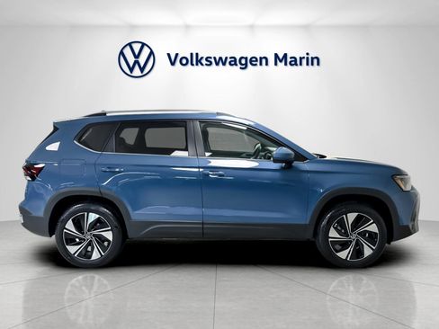 New 2026 Volkswagen Taos SE image 6