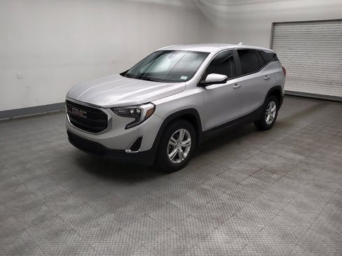 Used 2021 GMC Terrain SLE FWD image 2