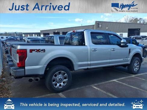 Used 2019 Ford F250 Lariat w/ Lariat Value Package image 3