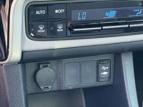 Used 2019 Toyota Corolla LE w/ Carpet Mat Package (TMS) FWD image 13
