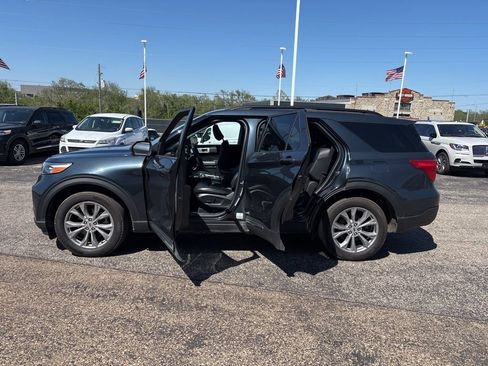 Used 2023 Ford Explorer XLT w/ Equipment Group 202A image 4