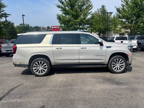 Used 2021 GMC Yukon XL Denali w/ Denali Ultimate Package AWD/4WD image 4