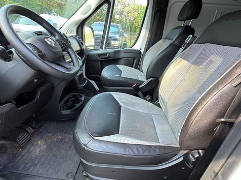 Used 2024 RAM ProMaster 2500 w/ Convenience Group FWD image 18