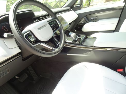 New 2026 Land Rover Range Rover Sport SE AWD/4WD image 17