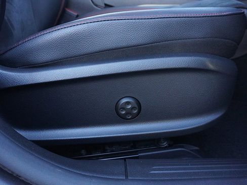 Used 2023 Mercedes-Benz CLA 250 4MATIC image 35