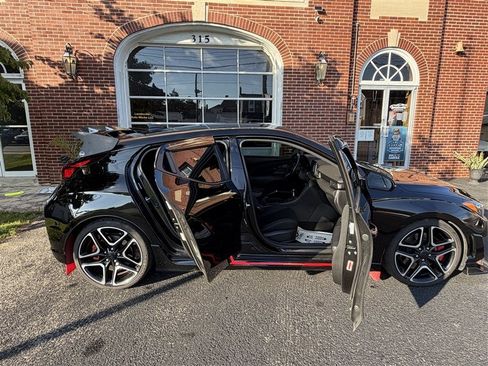 Used 2020 Hyundai Veloster N w/ Performance Package FWD image 17