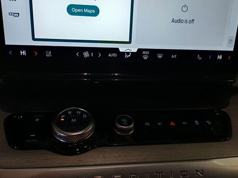 Used 2025 Ford Expedition Platinum image 13