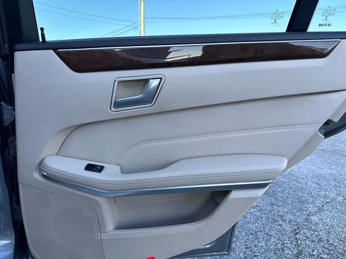 Used 2014 Mercedes-Benz E 350 Sedan image 40