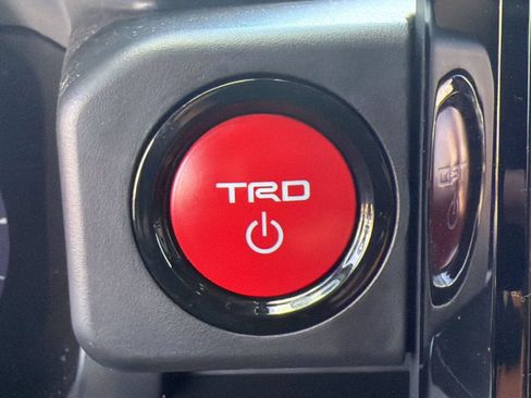 Used 2025 Toyota Tacoma TRD Sport AWD/4WD image 19
