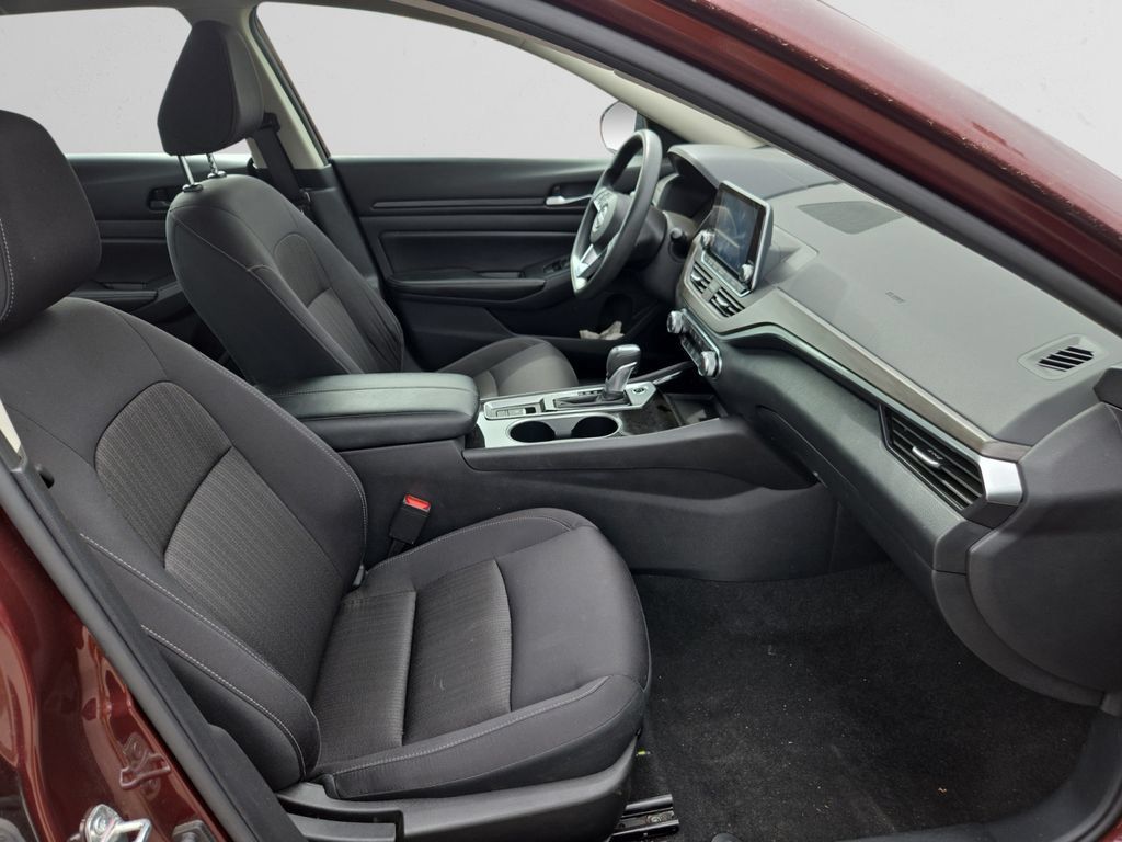 Used 2024 Nissan Altima 2.5 SV AWD/4WD image 16