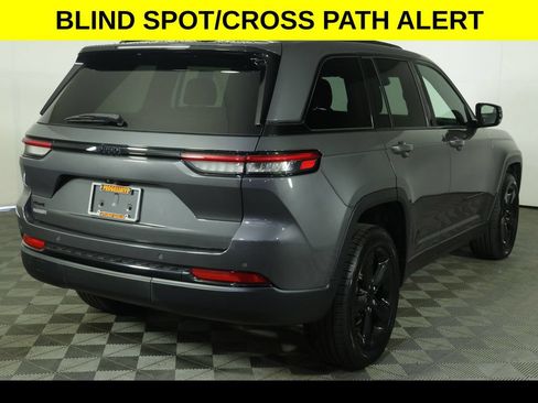 Used 2023 Jeep Grand Cherokee Altitude AWD/4WD image 11