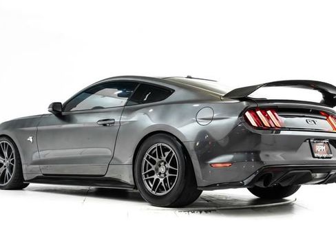 Used 2017 Ford Mustang GT Premium w/ GT Performance Package RWD image 10