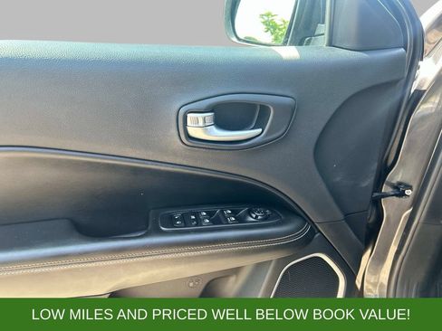 Used 2018 Jeep Compass Latitude w/ Cold Weather Group AWD/4WD image 14