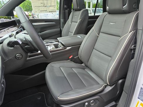 New 2026 Cadillac Escalade Luxury AWD/4WD image 39