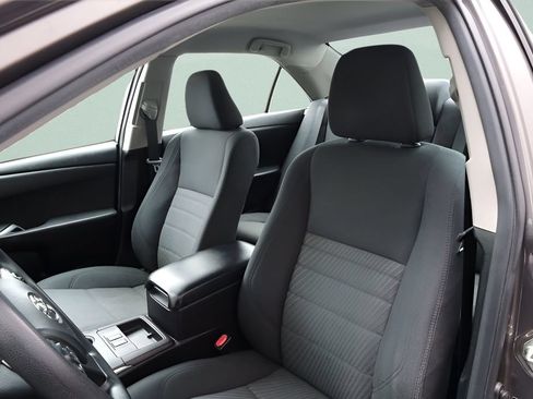 Used 2015 Toyota Camry LE FWD image 18