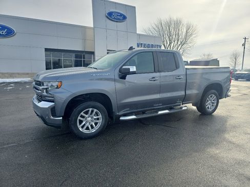 Used 2021 Chevrolet Silverado 1500 LT w/ Convenience Package II image 2