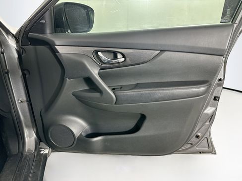 Used 2018 Nissan Rogue S AWD/4WD image 30