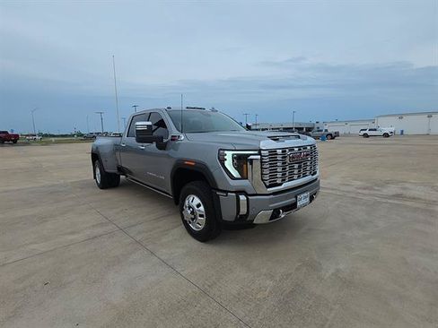 Used 2026 GMC Sierra 3500 Denali w/ Denali Reserve Package AWD/4WD image 2