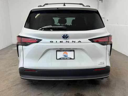 Used 2022 Toyota Sienna XLE w/ XLE Plus Package FWD image 5