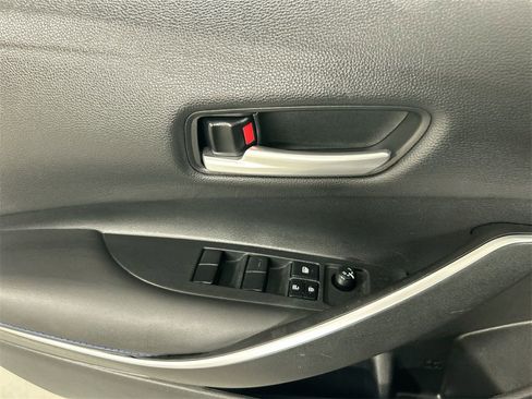Used 2022 Toyota Corolla SE image 11