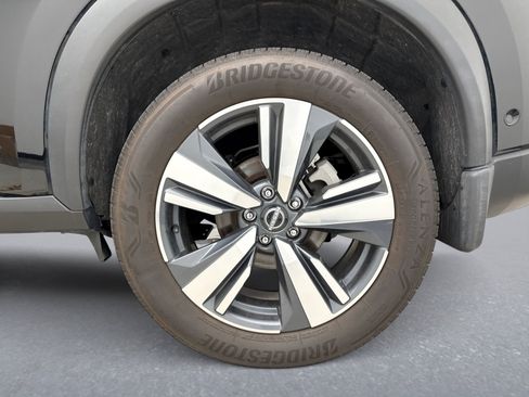 Used 2024 Nissan Rogue SL AWD/4WD image 13