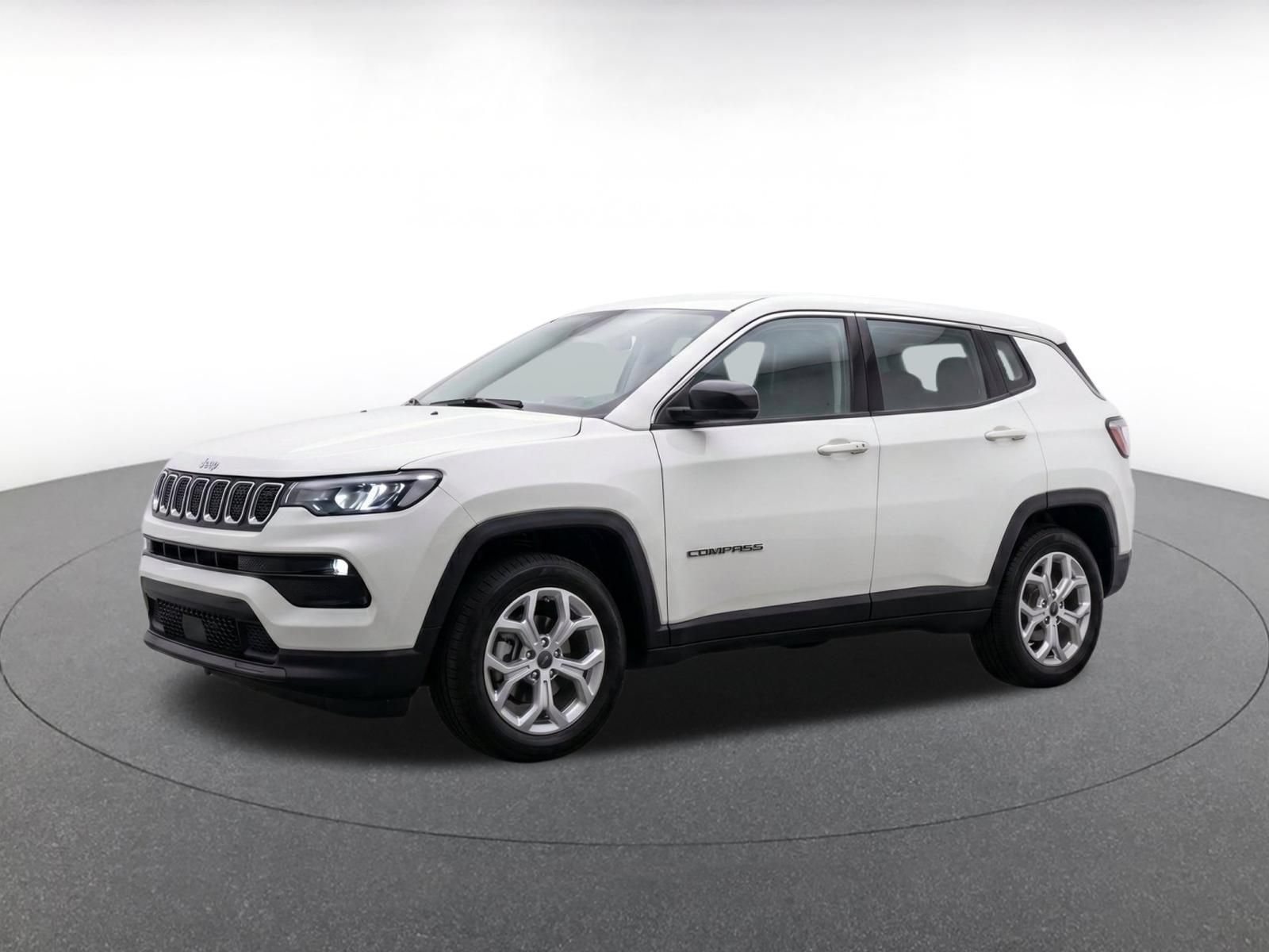 Used 2025 Jeep Compass Latitude AWD/4WD image 3