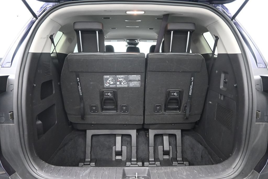 Used 2025 Kia Carnival FWD image 28