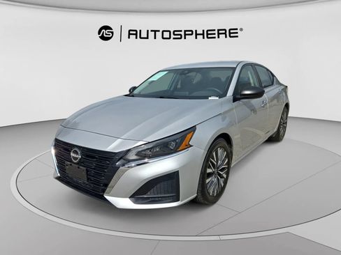 Used 2024 Nissan Altima 2.5 SV FWD image 3