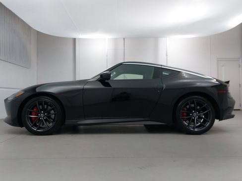 Used 2024 Nissan Z Performance w/ Floor Mat Package image 2