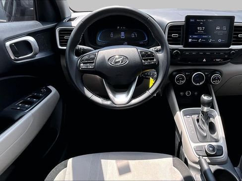 Used 2023 Hyundai Venue SEL FWD image 6