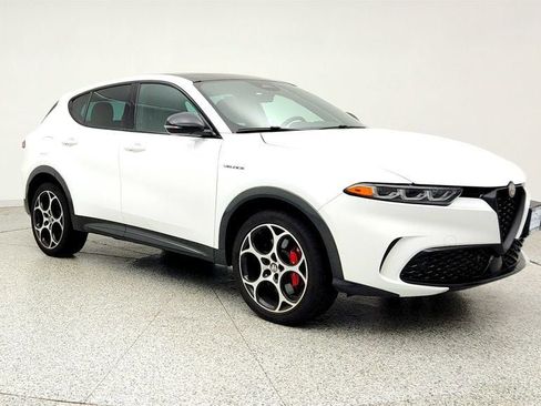 Used 2024 Alfa Romeo Tonale Veloce AWD/4WD image 3