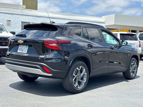 Used 2025 Chevrolet Trax LT w/ LT Convenience Package FWD image 12