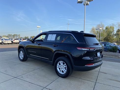 Used 2024 Jeep Grand Cherokee Laredo image 8