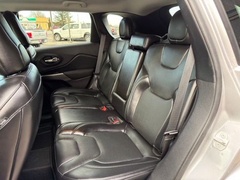 Used 2021 Jeep Cherokee Latitude Lux w/ Comfort/Convenience Group image 29