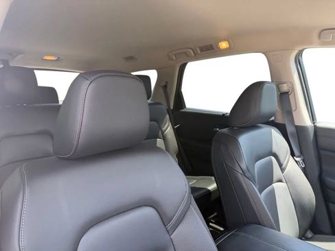 Used 2025 Nissan Pathfinder SL w/ Black Appearance Package AWD/4WD image 26