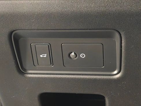 Used 2020 Land Rover Discovery HSE Luxury image 16