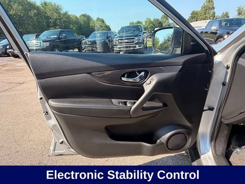 Used 2017 Nissan Rogue SV AWD/4WD image 10