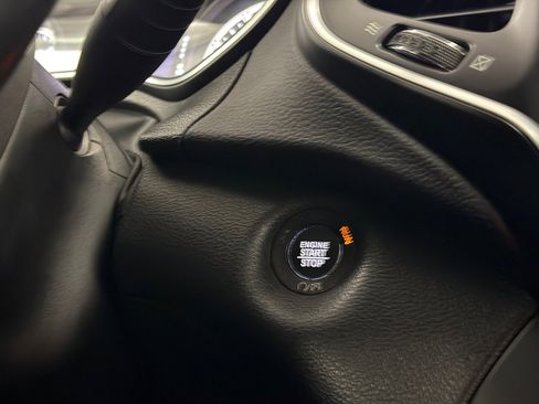 Used 2019 Jeep Cherokee Latitude Plus w/ Comfort/Convenience Group image 28