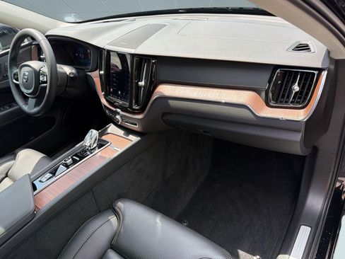 Certified 2023 Volvo XC60 B5 Ultimate w/ Climate Package FWD image 31