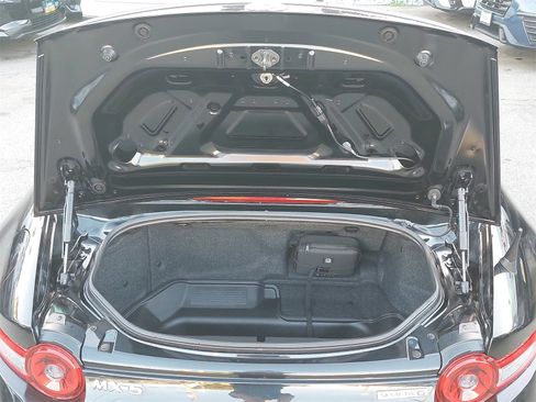 Used 2024 MAZDA MX-5 Miata Club w/ Interior Package image 10