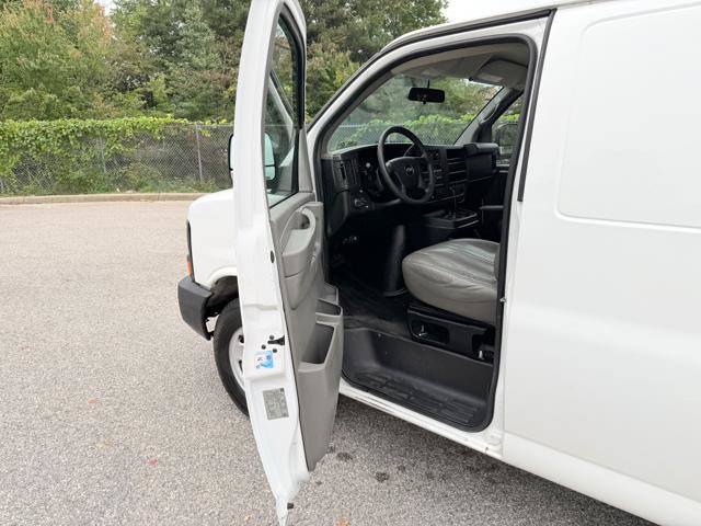 Used 2015 Chevrolet Express 2500 RWD image 26
