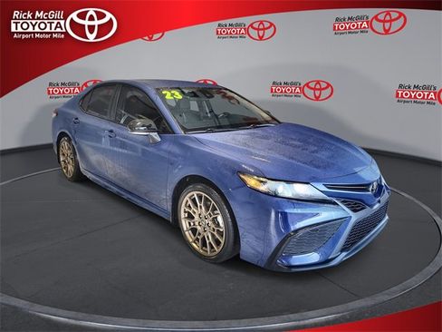 Used 2023 Toyota Camry SE image 1