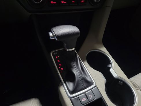 Used 2022 Kia Sportage LX image 32