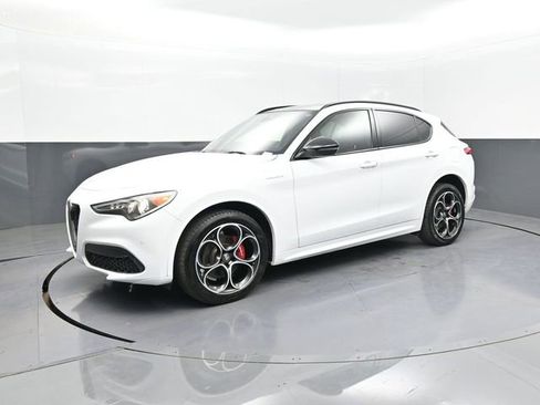 Used 2022 Alfa Romeo Stelvio Veloce image 1