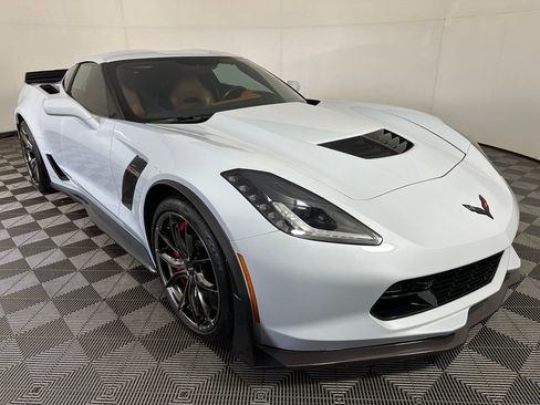 Used 2019 Chevrolet Corvette Z06 w/ Z07 Performance Package image 7