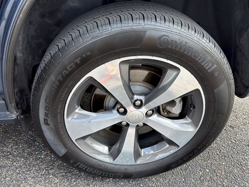 Used 2019 Jeep Cherokee Limited AWD/4WD image 10