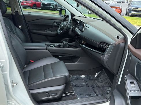 Used 2023 Nissan Rogue SL AWD/4WD image 13