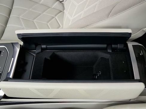 Used 2025 BMW i7 xDrive60 AWD/4WD image 73