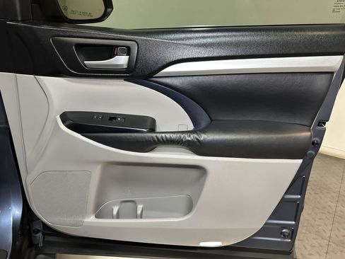Used 2015 Toyota Highlander XLE image 37